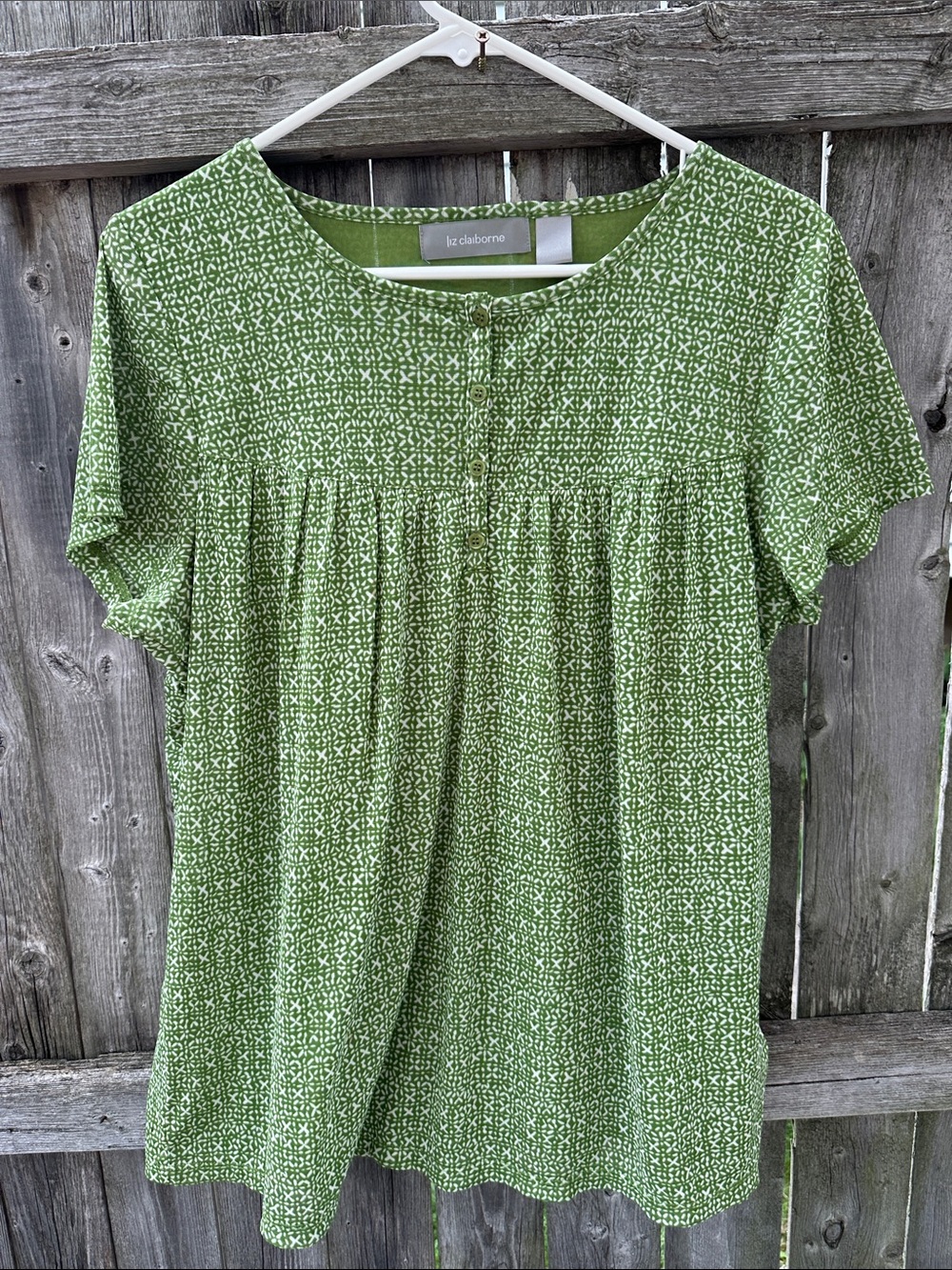 Liz Claiborne Green Buttoned Blouse with Short Sleeves